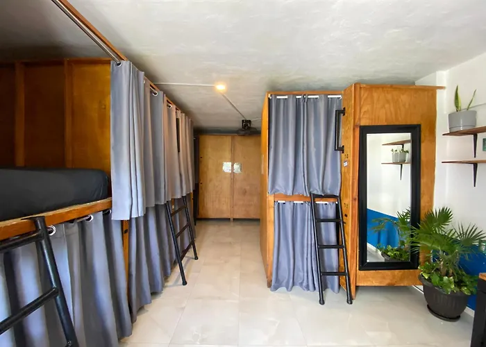Maui Aparthotel 2*